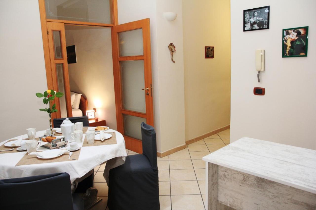 B&B Mitilini Central Station Napoli Bagian luar foto