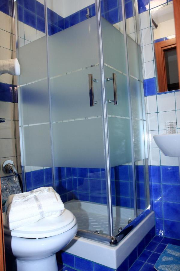 B&B Mitilini Central Station Napoli Bagian luar foto