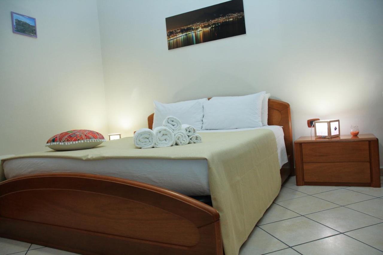 B&B Mitilini Central Station Napoli Bagian luar foto