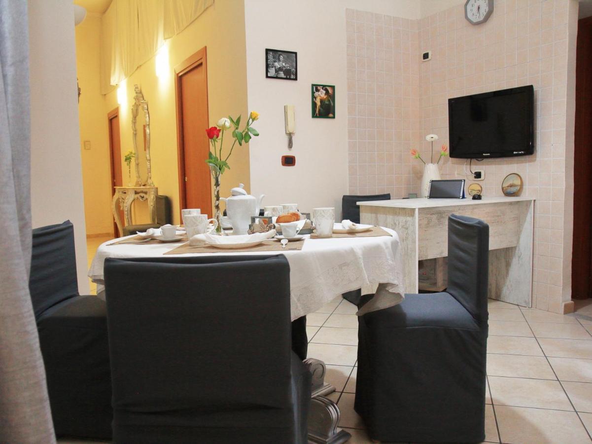 B&B Mitilini Central Station Napoli Bagian luar foto
