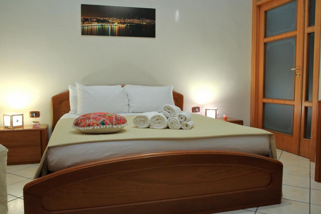 B&B Mitilini Central Station Napoli Bagian luar foto