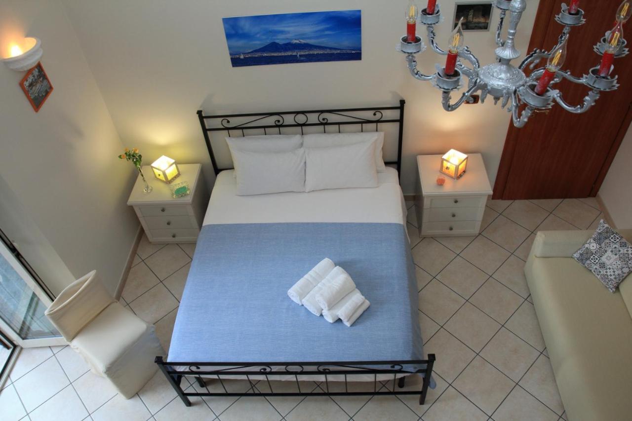 B&B Mitilini Central Station Napoli Bagian luar foto