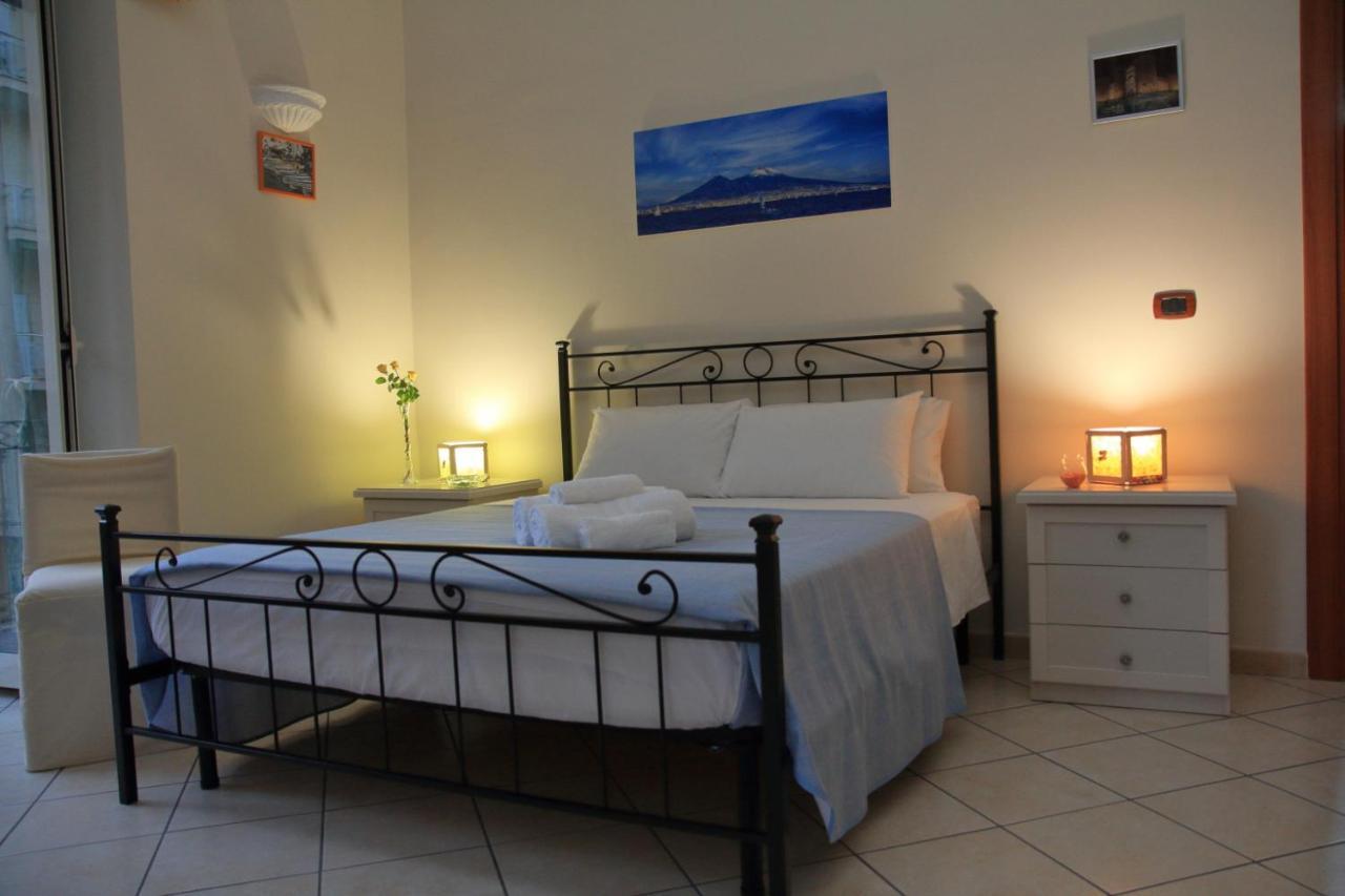 B&B Mitilini Central Station Napoli Bagian luar foto
