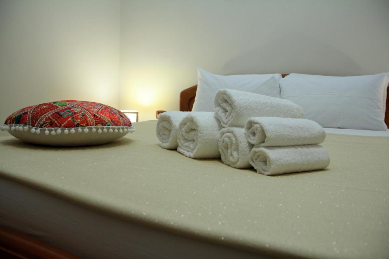 B&B Mitilini Central Station Napoli Bagian luar foto
