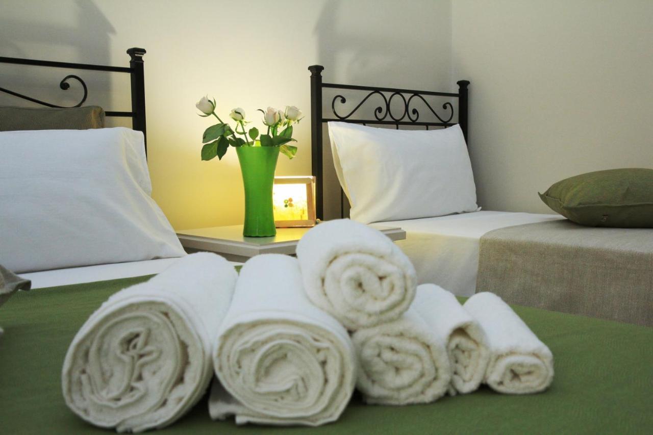 B&B Mitilini Central Station Napoli Bagian luar foto
