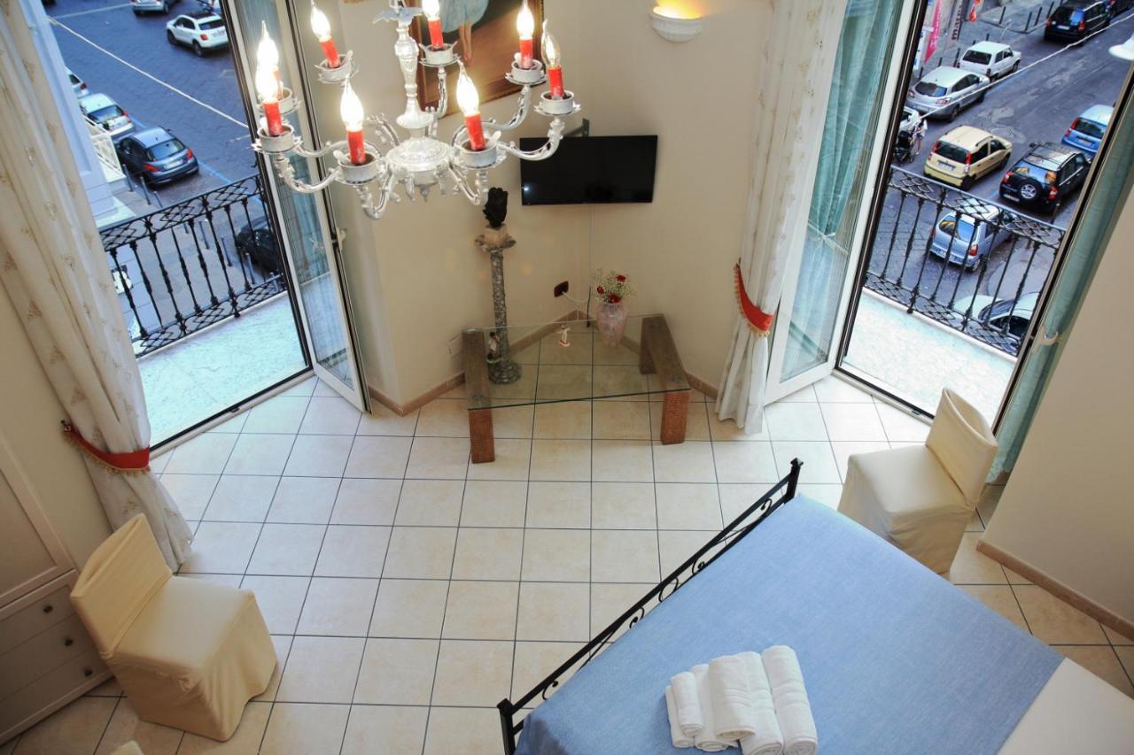 B&B Mitilini Central Station Napoli Bagian luar foto