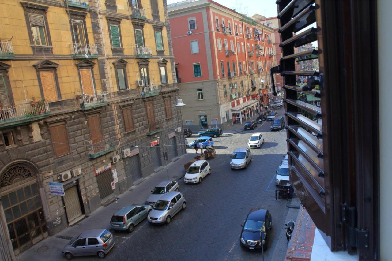 B&B Mitilini Central Station Napoli Bagian luar foto